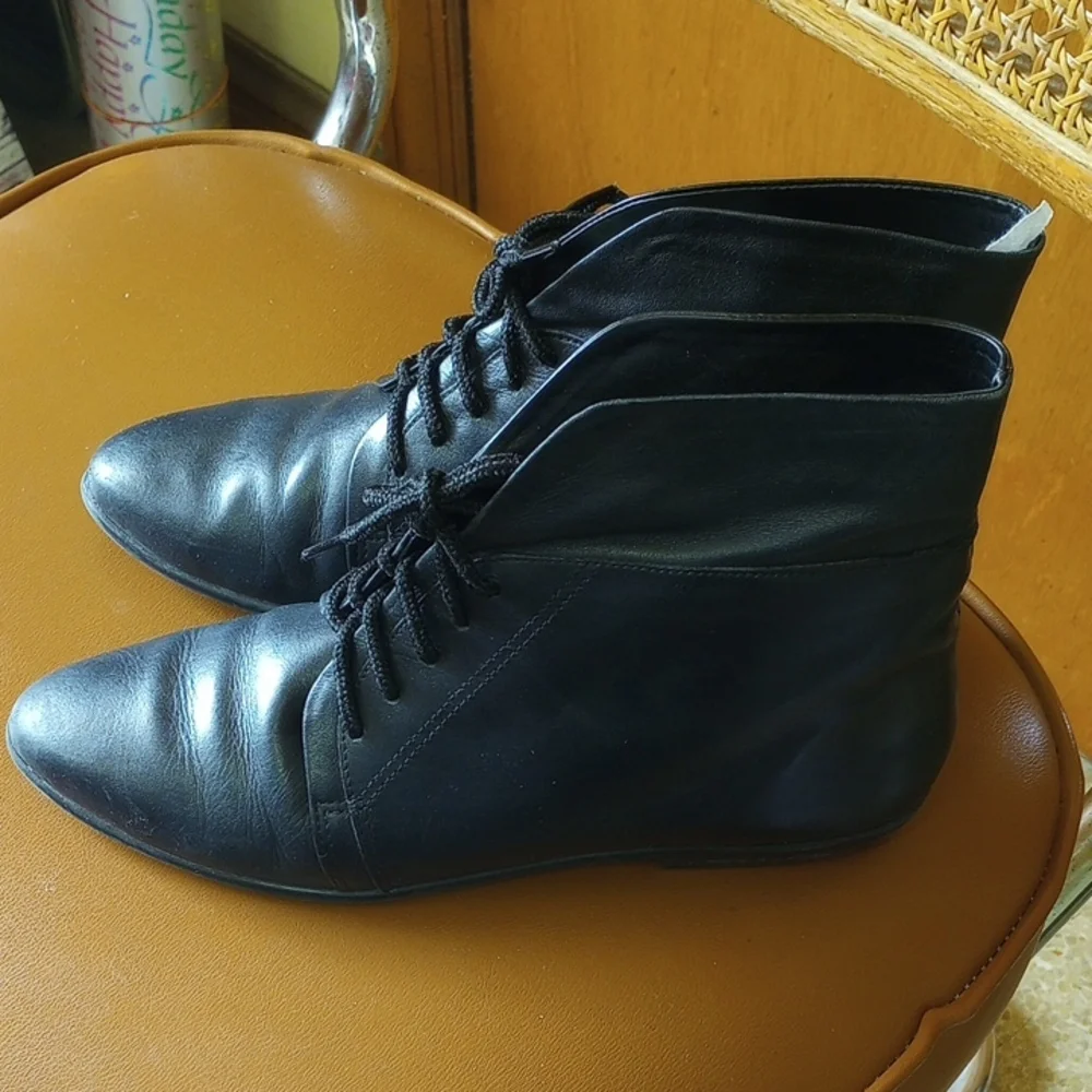 Westies Size 8.5 Black Ankle Boots, Lace-Up Design, Chukka? Brazil